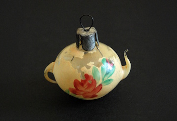 Kalėdinis žaisliukas iš tremties. Okupacijų ir laisvės kovų muziejus