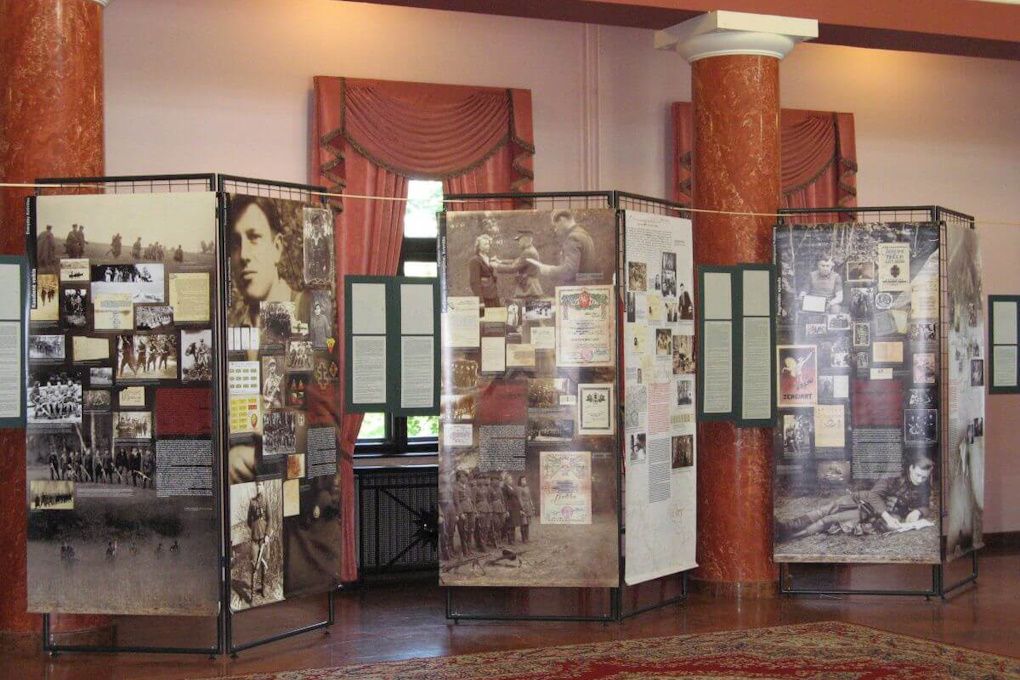 Kilnojamoji paroda „KARAS PO KARO: ginkluotasis antisovietinis pasipriešinimas Lietuvoje 1944–1953 m.“, stendai